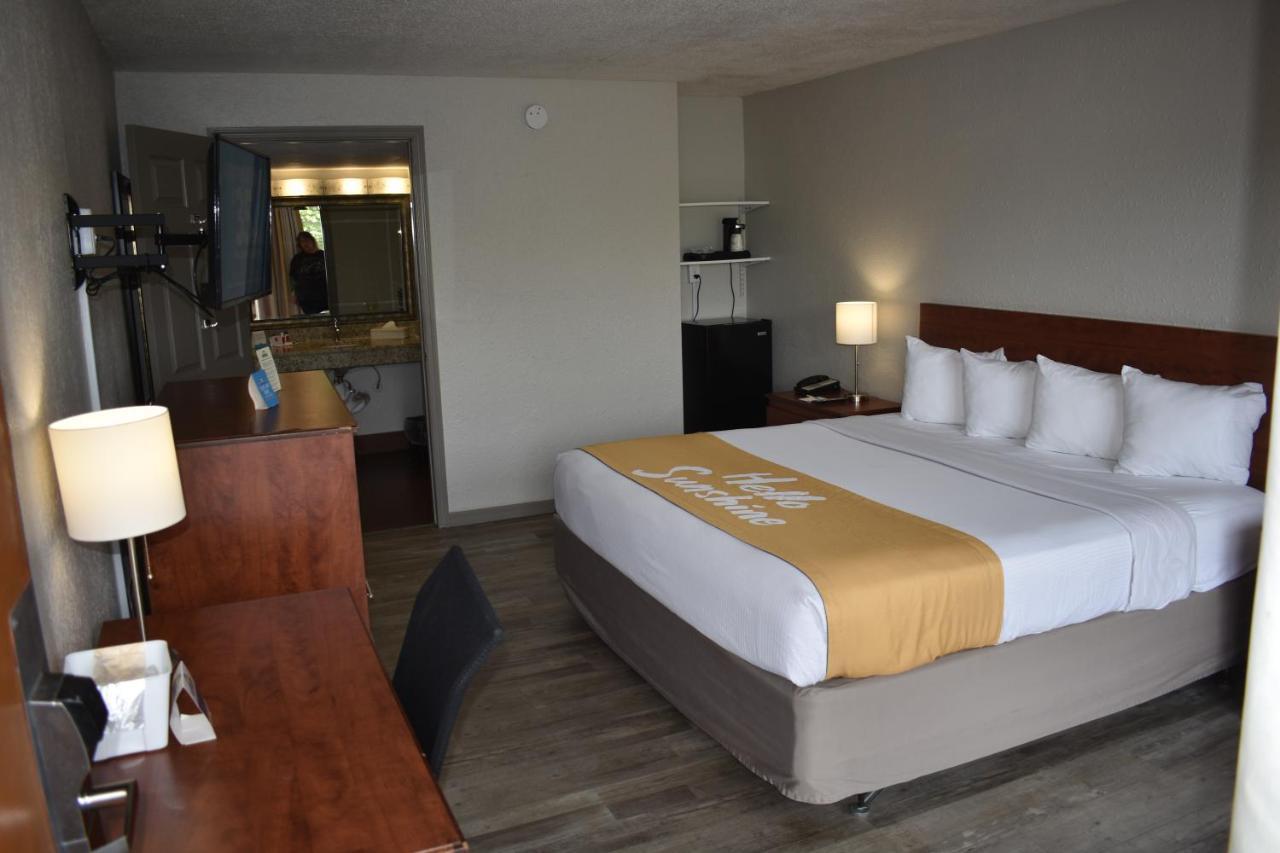 Days Inn By Wyndham Wildwood I-75 Eksteriør billede
