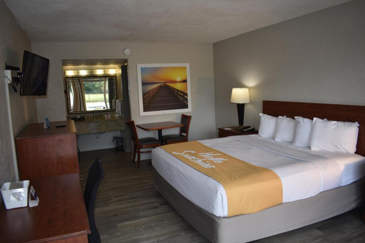 Days Inn By Wyndham Wildwood I-75 Eksteriør billede