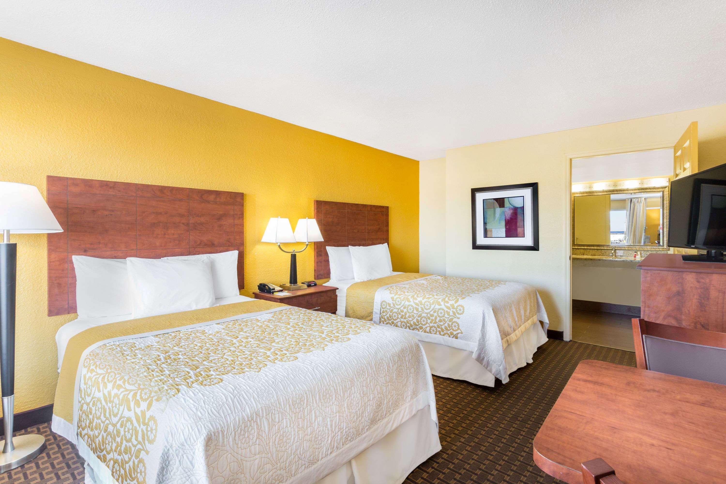Days Inn By Wyndham Wildwood I-75 Eksteriør billede