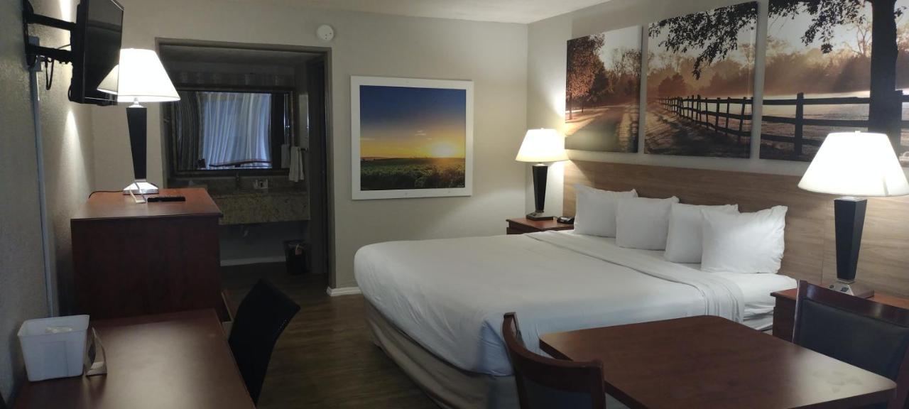 Days Inn By Wyndham Wildwood I-75 Eksteriør billede