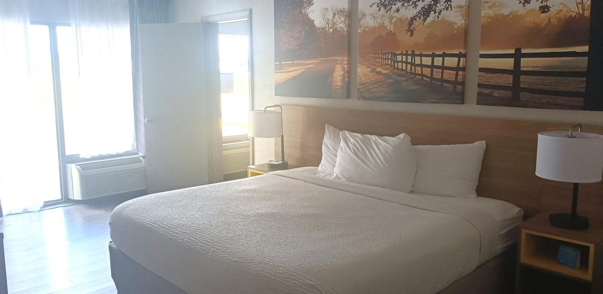 Days Inn By Wyndham Wildwood I-75 Eksteriør billede