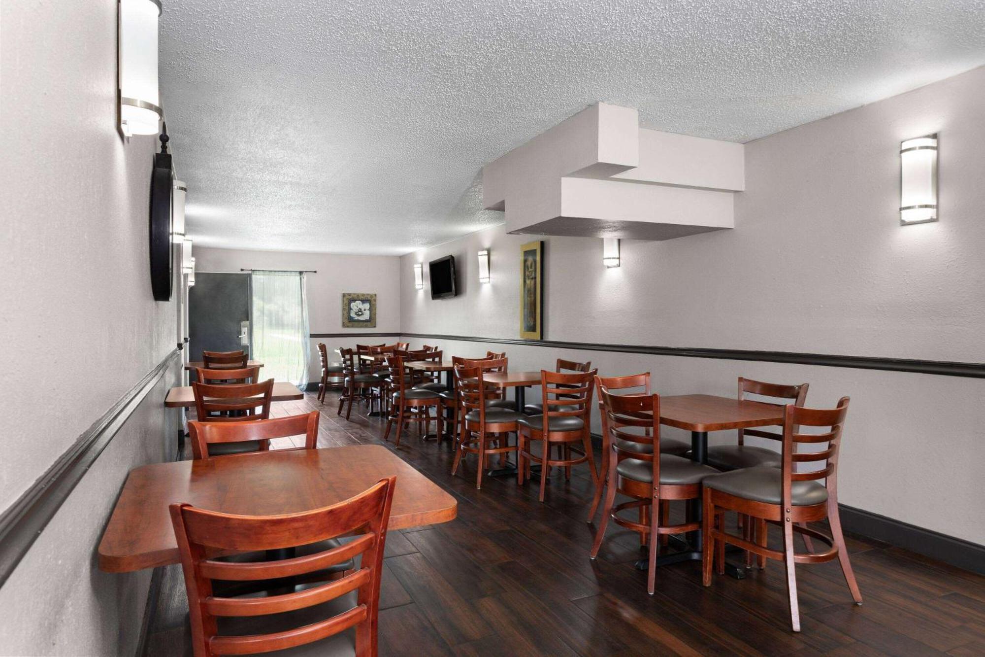 Days Inn By Wyndham Wildwood I-75 Eksteriør billede