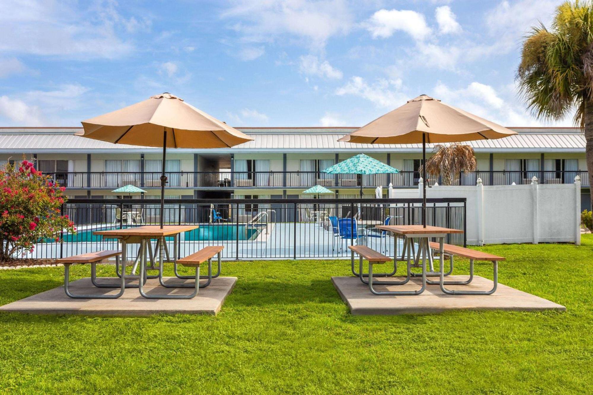Days Inn By Wyndham Wildwood I-75 Eksteriør billede