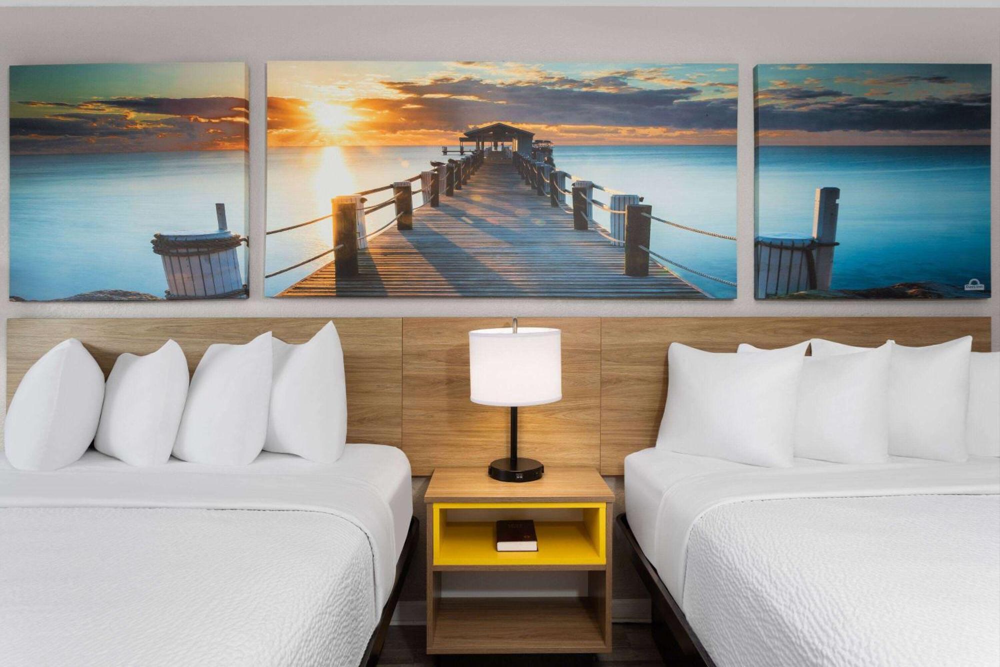 Days Inn By Wyndham Wildwood I-75 Eksteriør billede