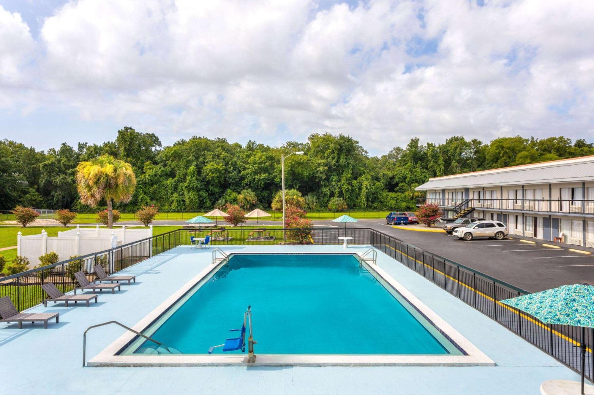 Days Inn By Wyndham Wildwood I-75 Eksteriør billede