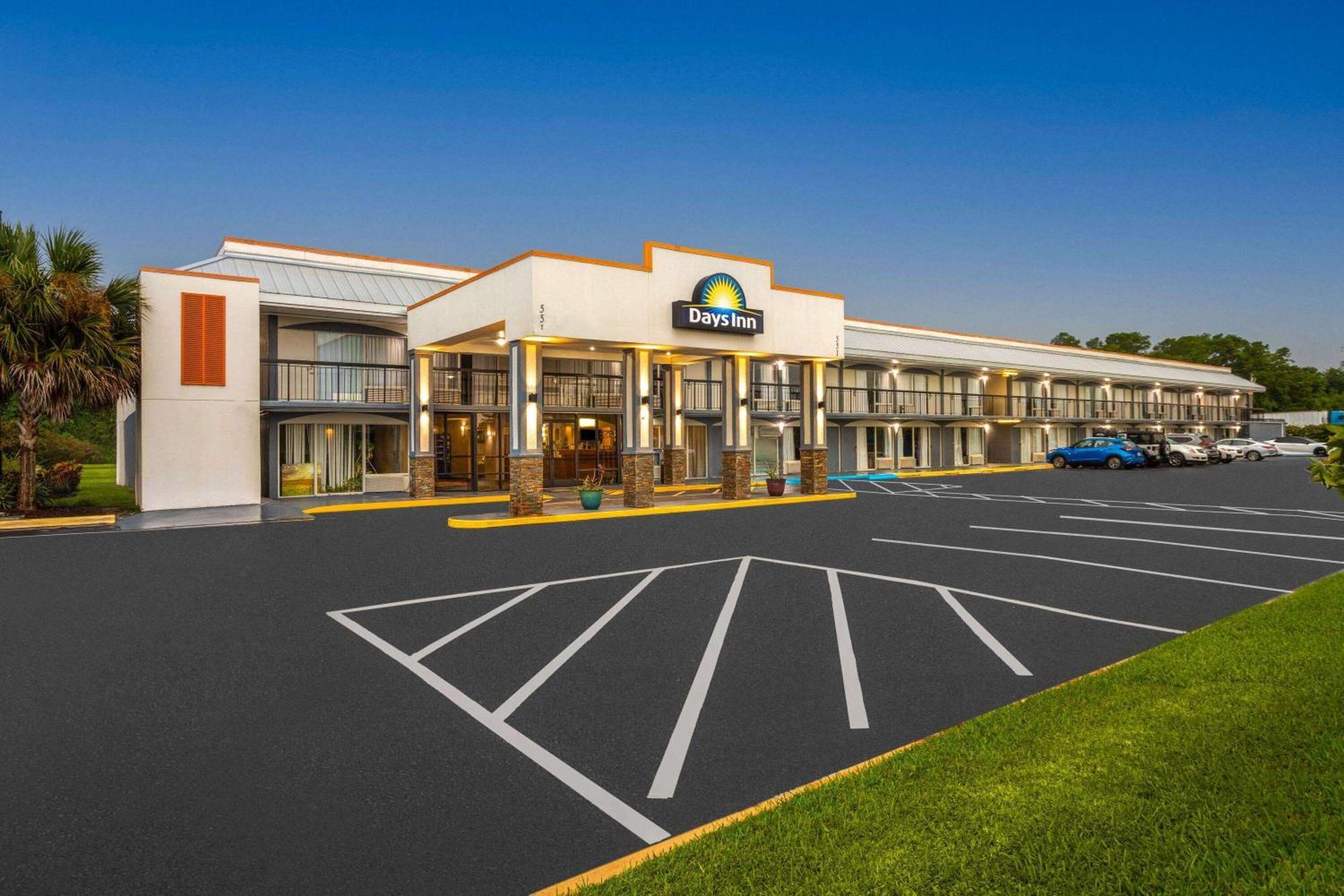 Days Inn By Wyndham Wildwood I-75 Eksteriør billede
