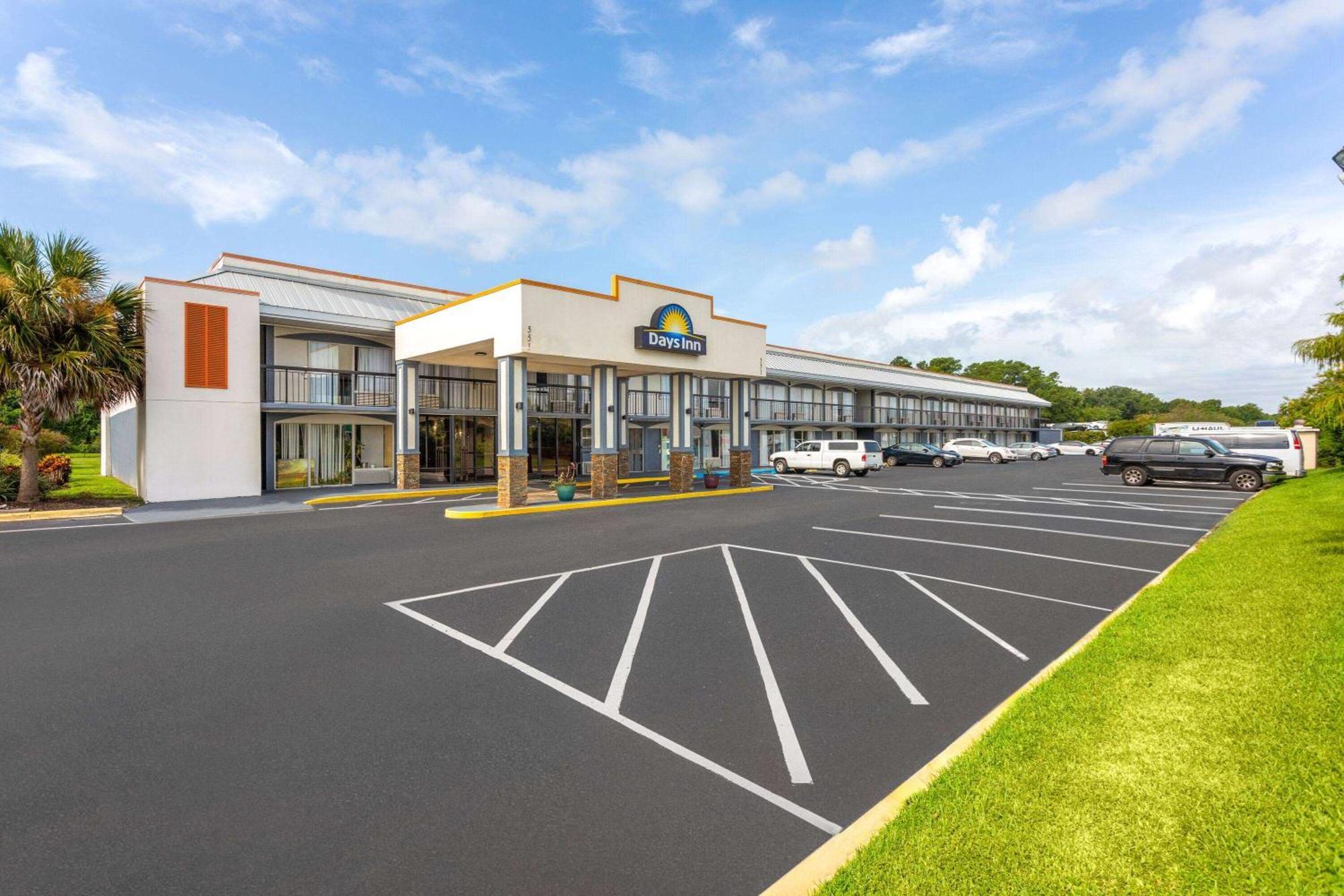 Days Inn By Wyndham Wildwood I-75 Eksteriør billede