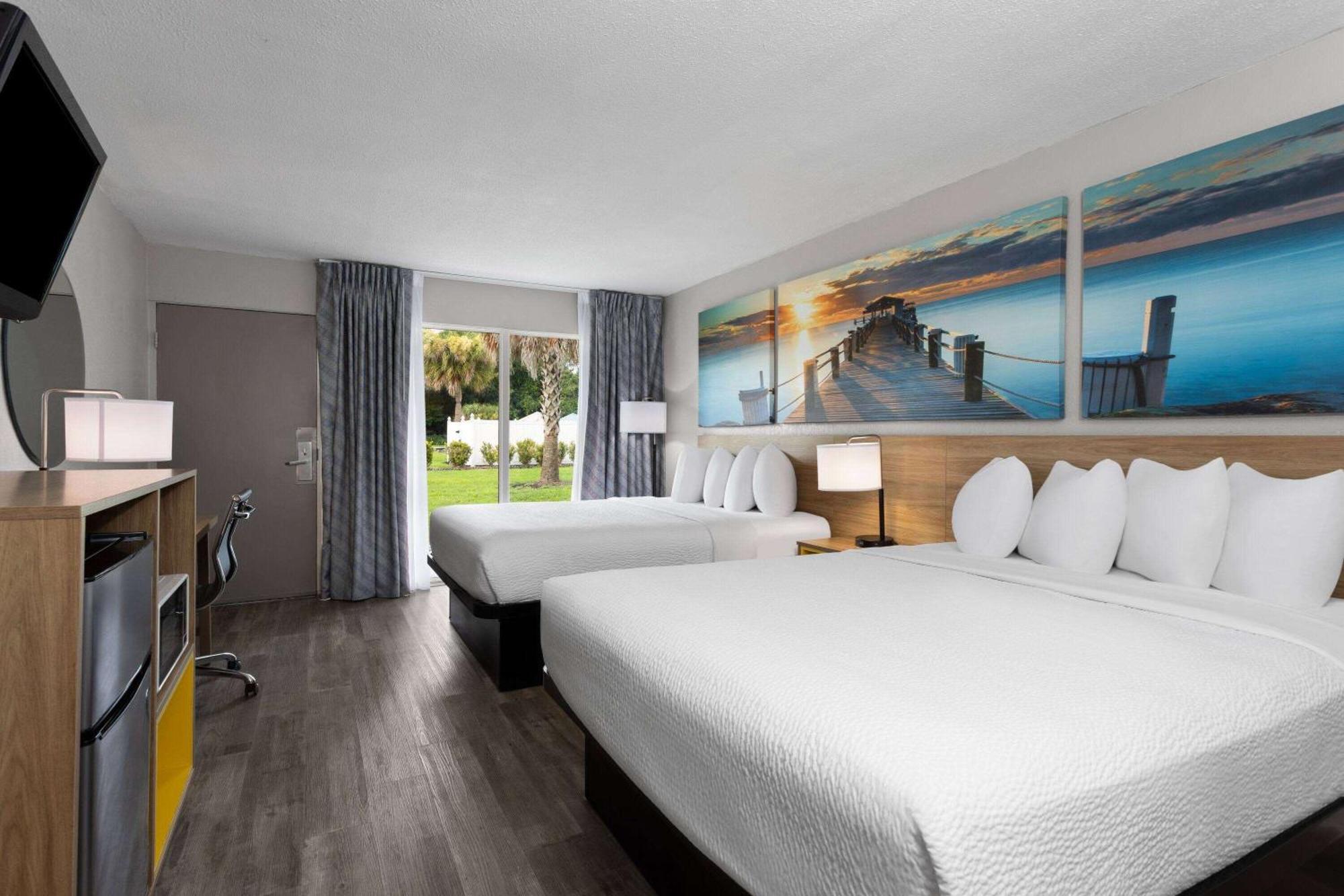 Days Inn By Wyndham Wildwood I-75 Eksteriør billede