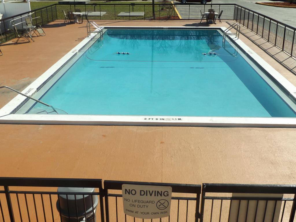 Days Inn By Wyndham Wildwood I-75 Eksteriør billede